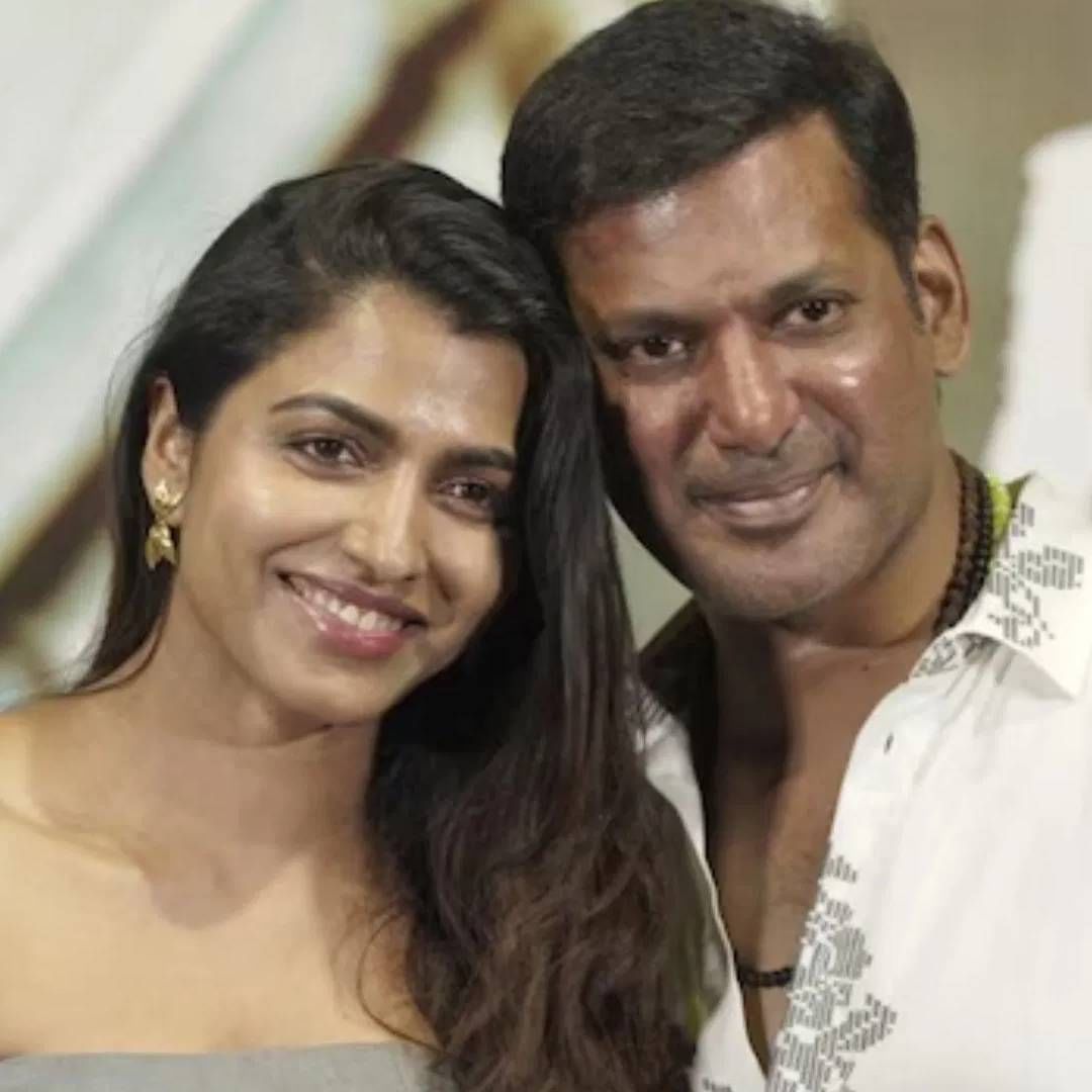 साई आणि विशालच्या वयात 12 वर्षांच अंतर आहे. विशाल 47 वर्षांचा आहे. साई 35 वर्षांची. साखरपुड्यानंतर या जोडप्याने वडापलानी मुरुगन मंदिरात दर्शन घेतले.