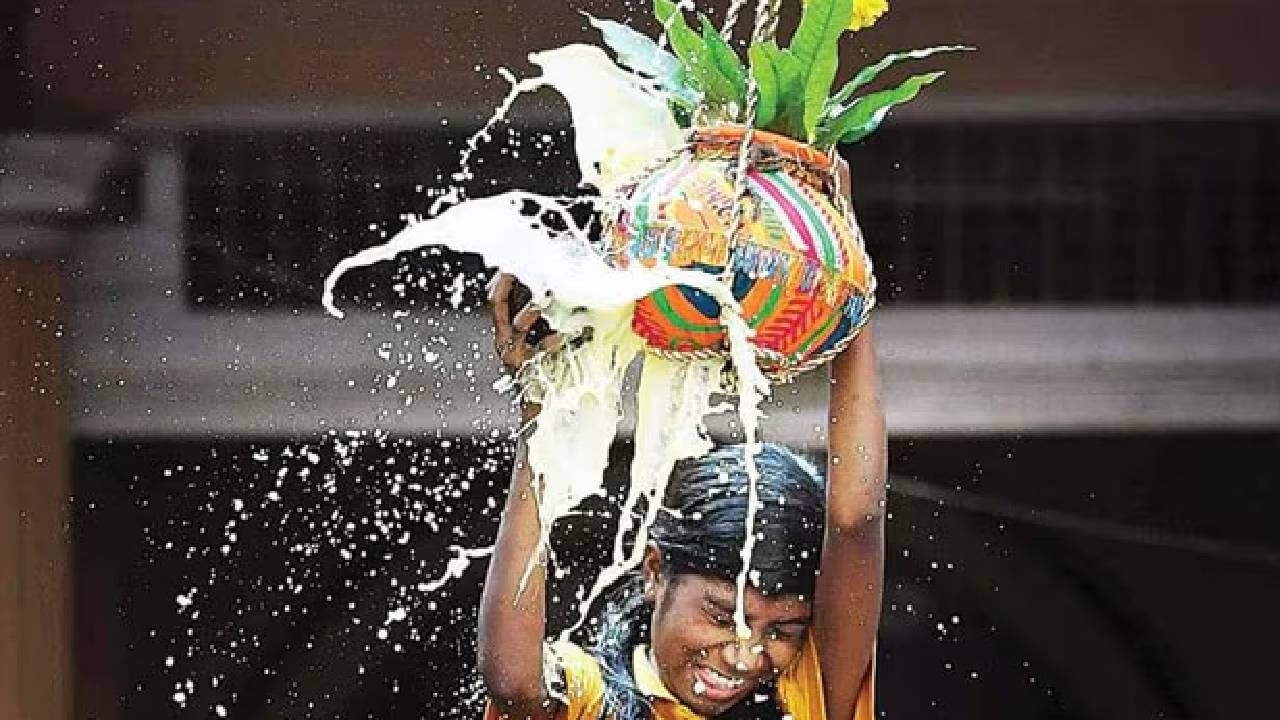 लालबाग  मुंबईतील लालबाग परिसर केवळ गणेश चतुर्थी उत्सवादरम्यानच नाही तर जन्माष्टमीच्या दिवशी दहीहंडी उत्सवासाठी देखील खूप लोकप्रिय आहे. बाल गोपाल मित्र मंडळातर्फे येथे दहीहंडी उत्सवाचे आयोजन केले जाते. अनेक दिवसांचे प्रशिक्षण घेतल्यानंतर, येथील गोविंदांचा गट उंचीवर टांगलेला दह्याचं मडकं फोडण्यासाठी आपली ताकद लावतो.