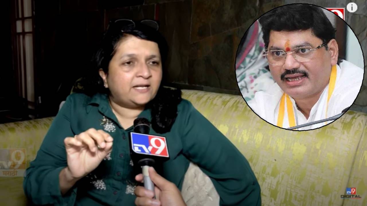 Anjali Damania : मुंडे ठणठणीत, बेल्स पाल्सी अजार फक्त 4 आठवड्यांचा ते खोटारडे... अंजली दमानियांचा घणाघात