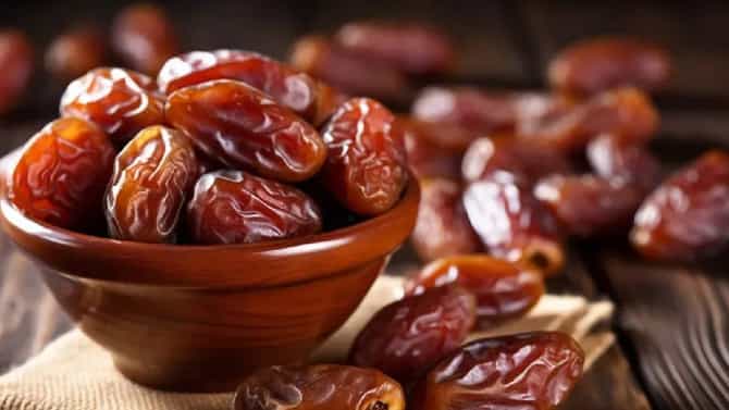 खजूर खाण्याचे प्रचंड फायदे असले तरी खाण्यापूर्वी ही चुक करू नका, अन्यथा बिघडू शकते तुमचे आरोग्य