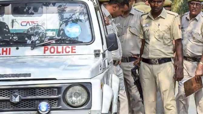 बाबा, आईला घटस्फोट द्या; वृद्ध आईवर वारंवार अत्याचार करुन मुलाची मागणी .. पोलिसांना कळताच