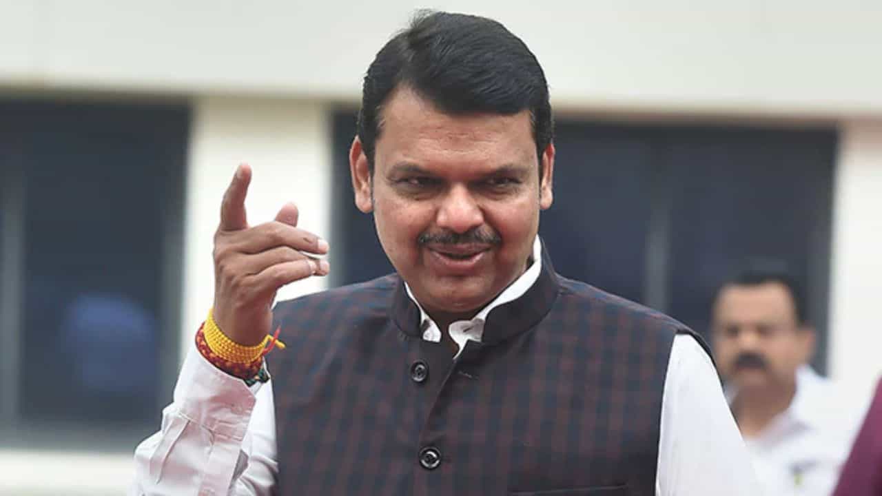 दिल बहलाने के लिये ख्याल अच्छा है...! फडणवीसांनी उडवली राज ठाकरेंच्या 'त्या' वक्तव्याची खिल्ली