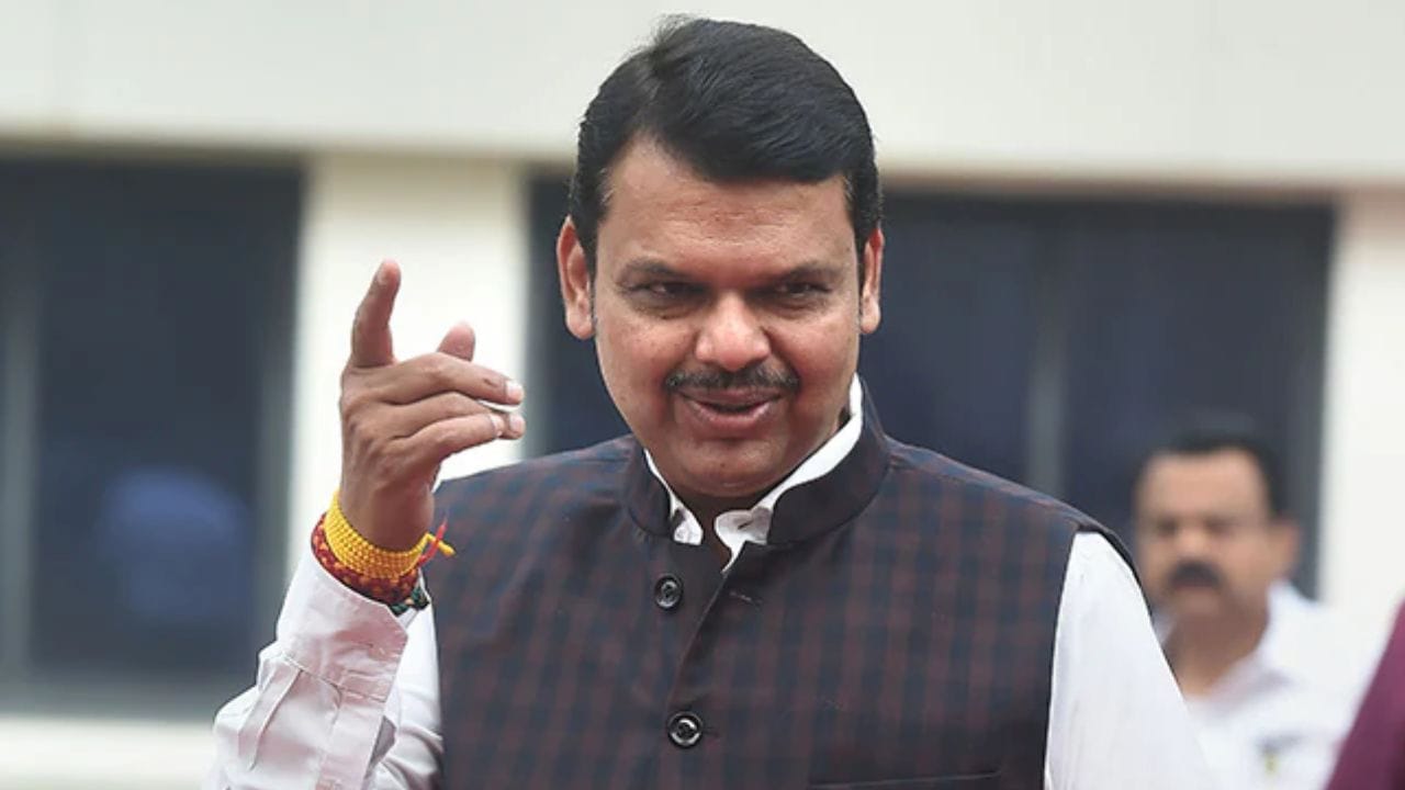 दिल बहलाने के लिये ख्याल अच्छा है...! फडणवीसांनी उडवली राज ठाकरेंच्या 'त्या' वक्तव्याची खिल्ली