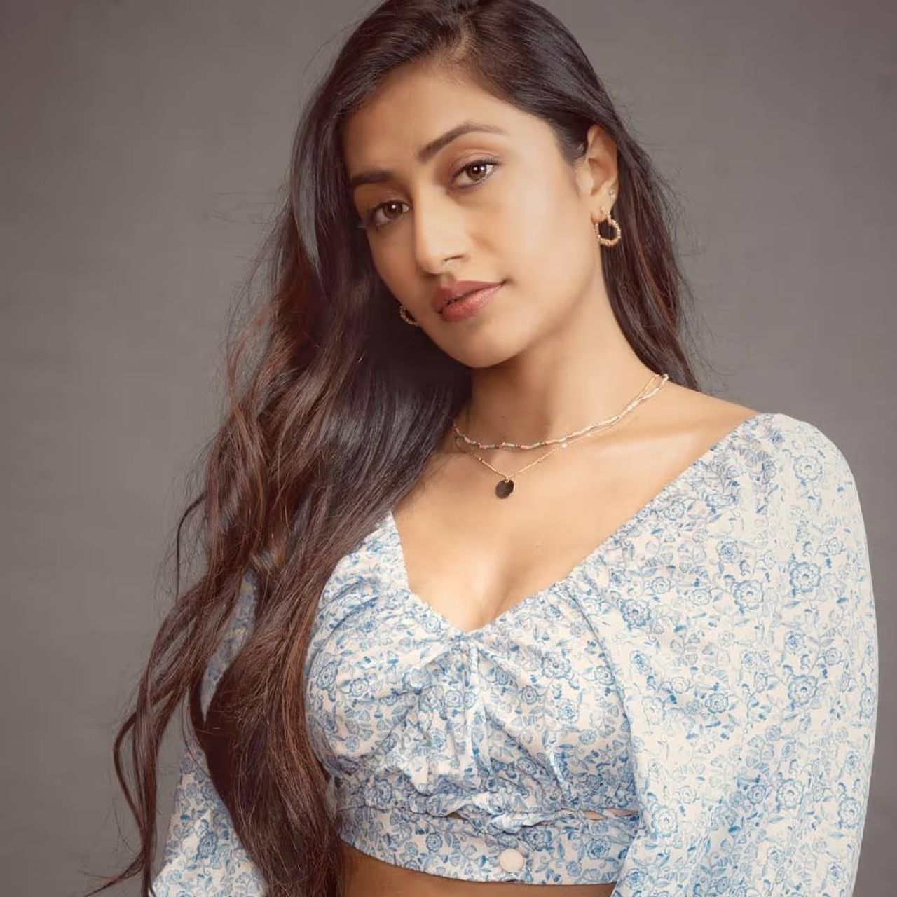 धनश्री वर्मा आणि युजवेंद्र चहलच लग्न यावर्षी 2025 मध्ये मोडलं. लग्न मोडल्यानंतर धनश्रीचा सर्व फोकस आपल्या कामावर आहे. ती म्युझिक व्हिडिओ आणि आयटम सॉन्गमध्ये दिसते. 