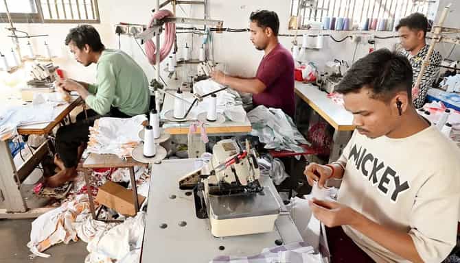 धारावीतील वरच्या मजल्यावरील वस्त्र उद्योगधारकांनाही दिलासा !
