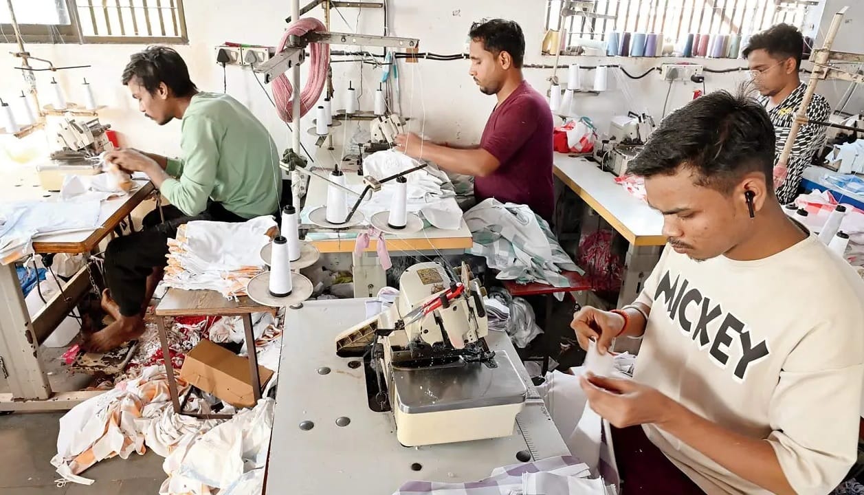 धारावीतील वरच्या मजल्यावरील वस्त्र उद्योगधारकांनाही दिलासा !