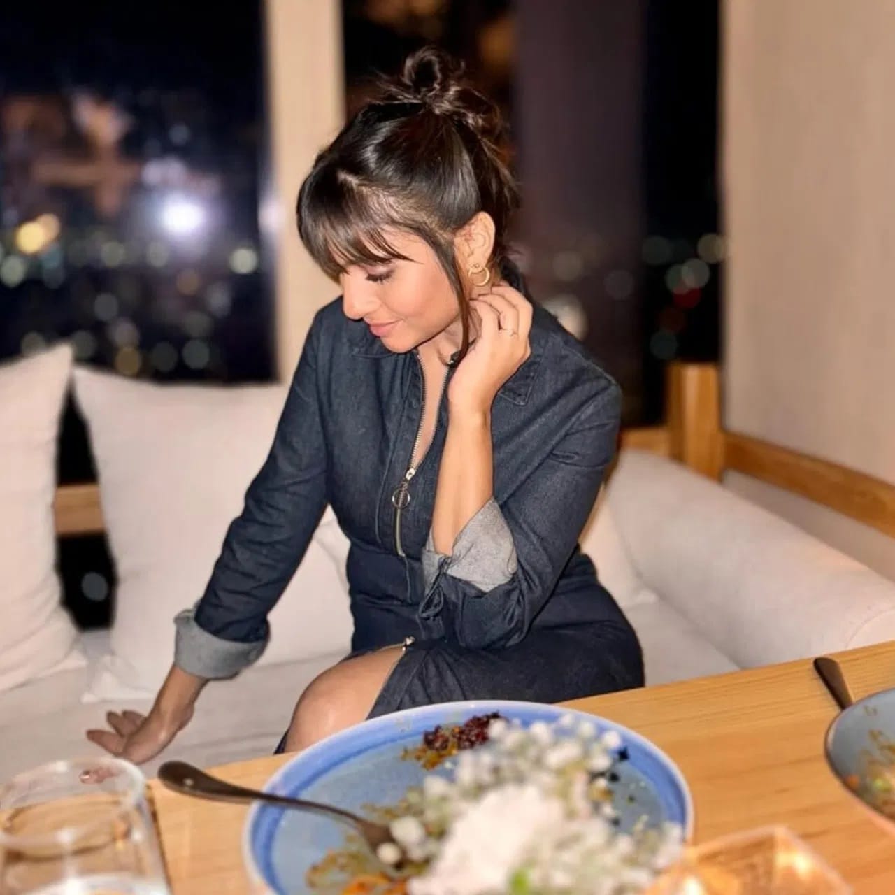 धरती हिच्याबद्दल सांगायचं झालं तर ती, गेल्या 13 वर्षांपासून अभिनय विश्वात सक्रिय आहे. तिने 2012 मध्ये 'लव मैरिज या अरेंज मैरिज' मधून करीयरला सुरुवात केली आणि कधीच मागे वळून पाहिलं नाही. 