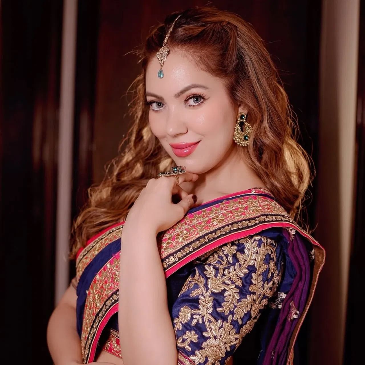 'तारक मेहता का उल्टा चश्मा' मालिकेतील बबीता जी म्हणजे अभिनेत्री मुनमून दत्ता कायम चर्चेत असते. पण आता तिला कांटे की टक्कर देण्यासाठी रुपवती भाभीने मालिकेत एन्ट्री घेतली आहे. धरती ही 35 वर्षांची आहे...