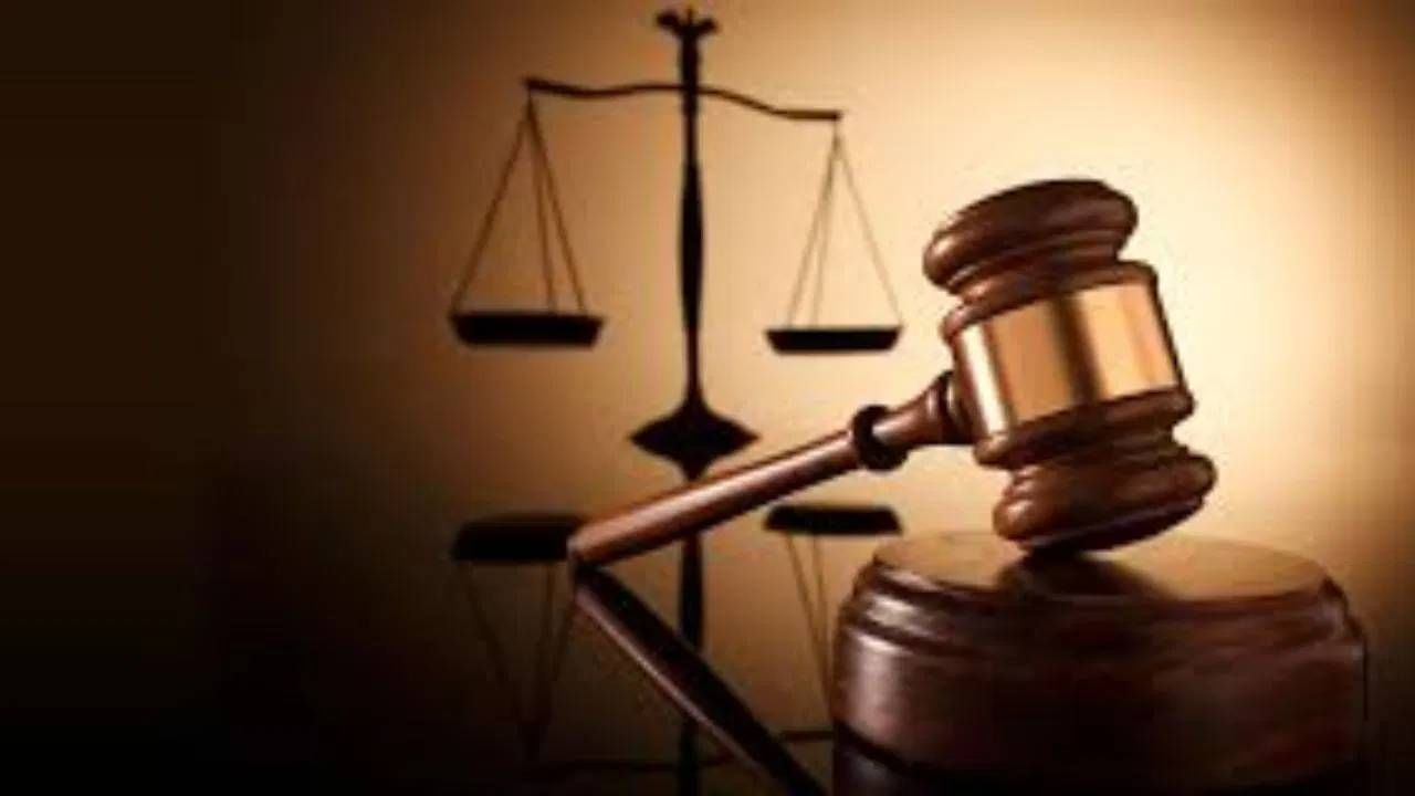 IPC कलम 494 नुसार, जर एखाद्या पुरूषाने पत्नीला घटस्फोट न देताच दुसऱ्या महिलेशी लग्न केले तर त्याला 7 वर्षांचा तुरुंगवास होऊ शकतो.