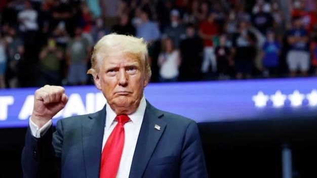 म्हणजेच टॅरिफचा निर्णय रद्द केला तर अमेरिकेला अब्जो डॉलर्सचा फटका बसू शकतो, असे अमेरिकी सरकारचे मत आहे. त्यामुळे आता अमेरिकेने भारतासह इतर देशांवर टॅरिफ लावलेला असला तरी याचा फटका त्यांनाच बसण्याची शक्यता व्यक्त केली जात आहे.  