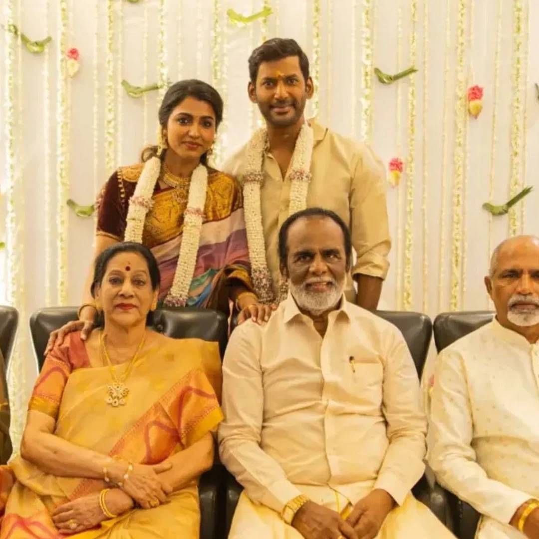 दोघांनी आपल्या साखरपुड्याचे फोटो सोशल मीडियावर शेअर केलेत. फॅन्सनी त्यासाठी आनंद आणि आभार व्यक्त केले. जोडप्याचा साखरपुडा खूप खासगी होता. केवळ कुटुंबिय आणि जवळचा मित्र परिवार उपस्थित होता.