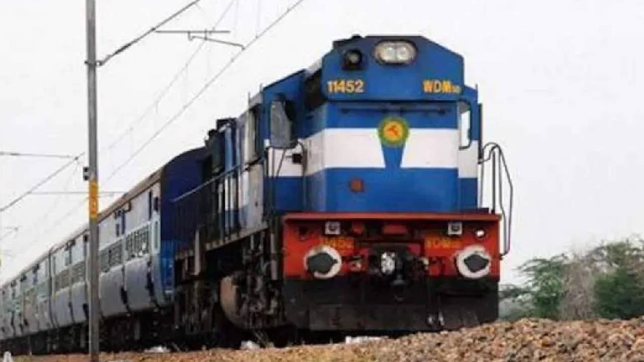 साधारणपणे, प्रत्येक ट्रेन काही मिनिटांनी कोणत्या ना कोणत्या स्टेशनवर थांबते. जर ट्रेन लहान असेल तर तिचा थांबा किमान 1 मिनिटाचा असतो. खरं तर, मोठ्या स्टेशनवर मोठ्या गाड्यांचा थांबा 2 ते १५ मिनिटांपर्यंत असतो.