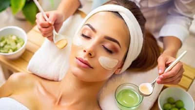 पावसाळ्यात निस्तेज आणि तेलकट झालेली त्वचा चमकदार बनवण्यासाठी हे 5 घरगुती फेस मास्क करा ट्राय