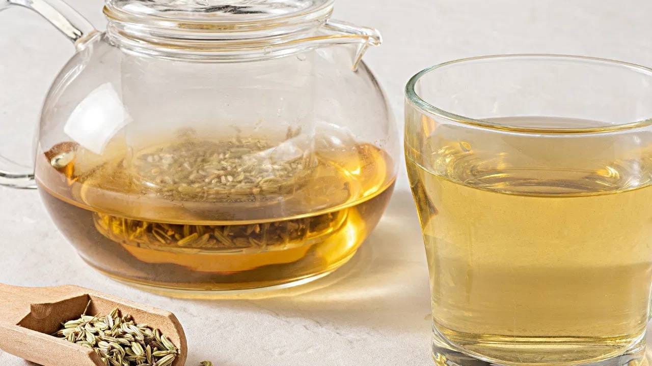 बडीशेप पचन सुधारण्यास मदत करते. ते चघळल्याने तोंडाची दुर्गंधी कमी होते. विशेष म्हणजे बडीशेपमुळे वाढलेले वजन कमी होण्यास खूप जास्त मदत होते. 