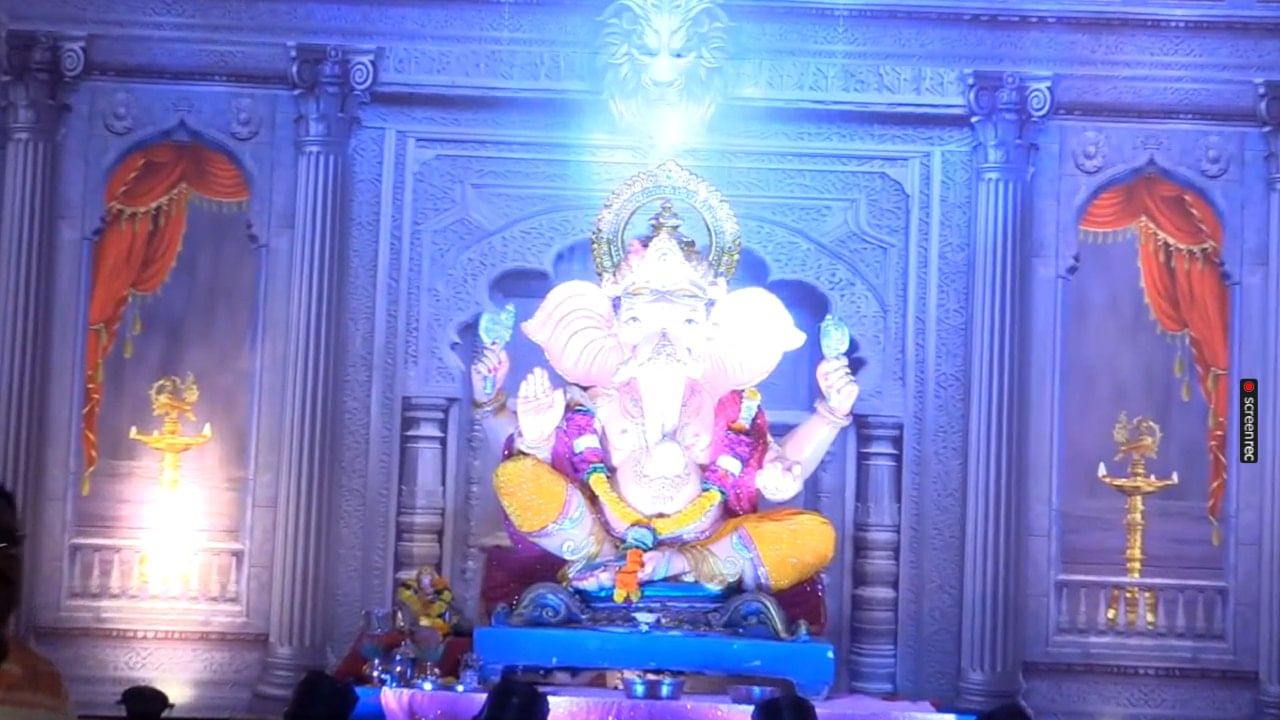 छत्रपती शिवाजी महाराजांच्या शौर्याला आणि पराक्रमाला आदरांजली वाहण्यासाठी वाशीमच्या श्री महालक्ष्मी गणेशोत्सव मंडळाने यंदाच्या गणेशोत्सवात एक अनोखा उपक्रम हाती घेतला आहे.