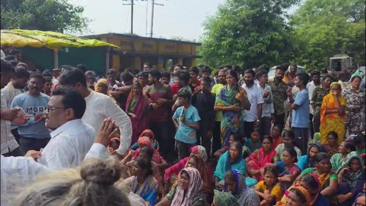 मॉर्निंग वॉक करणाऱ्या विद्यार्थ्यांना ट्रकची जोरदार धडक, 4 विद्यार्थ्यांचा मृत्यू, मुख्यमंत्र्यांकडून मदत जाहीर मॉर्निंग वॉक करणाऱ्या विद्यार्थ्यांना ट्रकची जोरदार धडक, 4 विद्यार्थ्यांचा मृत्यू, मुख्यमंत्र्यांकडून मदत जाहीर