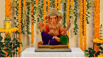 Ganesh Chaturthi : गणराय येती घरा..  पूजेसाठी आज तयार ठेवा सगळं सामान, ही लिस्ट एकदा चेक कराच