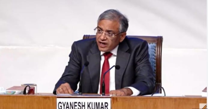 निवडणुकीसंदर्भात करण्यात आलेल्या आरोपांबाबत सात दिवासांच्या आत शपथपत्र आल्यास राहुल गांधी यांनी केलेले आरोप बिनबुडाचे आहेत असे सिद्ध होईल. फक्त एक पीपीटी दाखवून चालणार नाही, असे ज्ञानेश कुमार यांनी म्हटले आहे.  