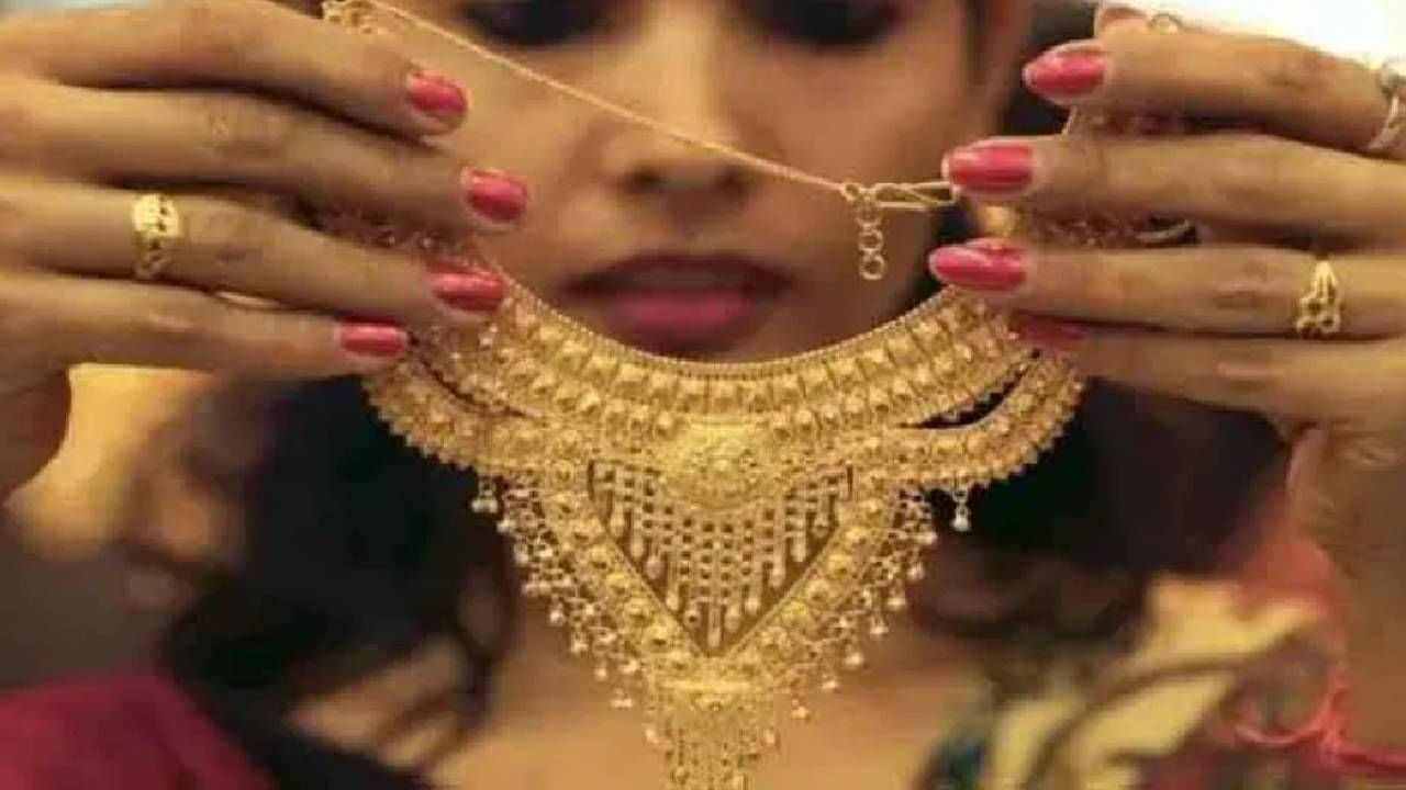 सूट-बूट घालून आला, पत्नीच्या वाढदिवसाचा बहाणा केला, 10 लाखांचा हार घेतला आणि मग...; डोंबिवलीतील घटनेने पोलिसही चक्रावले