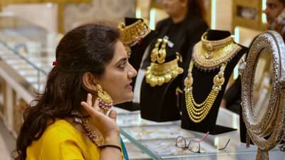 Gold Rate Forecast : वाढता वाढता वाढे.. सोनेप्रेमींसाठी धक्कादायक बातमी ! अडीच लाखांपर्यत वाढणार किंमत?