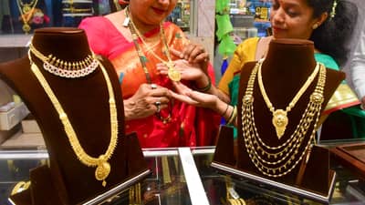 स्वस्त सोन्याच्या मोहात पडला अन् 10 लाख गमावून बसला, पुण्यात नेमकं काय घडलं?