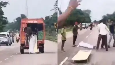 चालत्या रुग्णवाहिकेतून मृतदेह रस्त्यावर फेकला, Video व्हायरल; नेमकं काय घडलं?