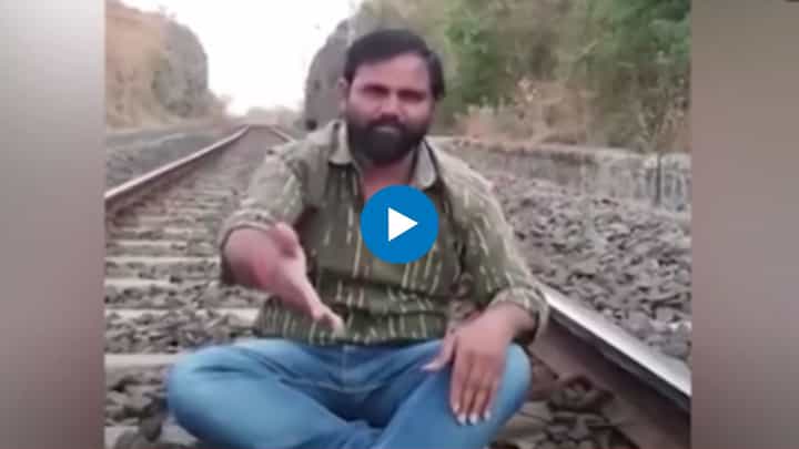 वाल्मिक कराड माझं दैवत, धनंजय मुंडेंना बदनाम करू नका..; गोट्या गित्तेचा खळबळजनक व्हिडीओ वाल्मिक कराड माझं दैवत, धनंजय मुंडेंना बदनाम करू नका..; गोट्या गित्तेचा खळबळजनक व्हिडीओ