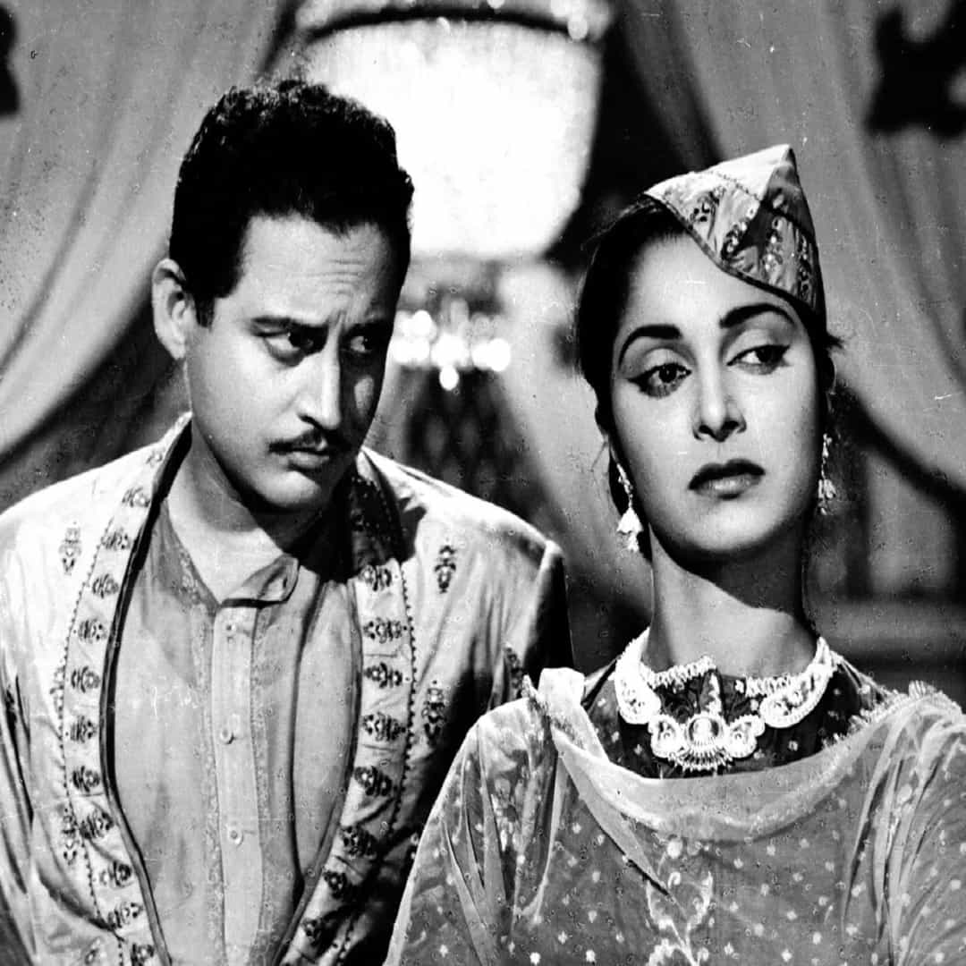 गुरु दत्त: प्रसिद्ध चित्रपट निर्माते आणि दिग्दर्शक गुरु दत्त यांचे वयाच्या 39 व्या वर्षी निधन झाले. त्यांच्या पत्नीशी वाईट संबंध निर्माण झाल्यानंतर ते वहिदा रहमानच्या प्रेमात पडले. त्यांच्या मद्यपानाच्या सवयीमुळे वहिदा देखील त्यांच्यापासून दूर गेल्या. गुरु दत्त यांचे मानसिक आरोग्य हळूहळू बिघडत चालले होते. त्यांनी दारूसोबत झोपेच्या गोळ्या घेण्यास सुरुवात केली. 10 ऑक्टोबर 1964 रोजी दारू आणि औषधांच्या या धोकादायक मिश्रणाने गुरु दत्त यांचे प्राण घेतले.