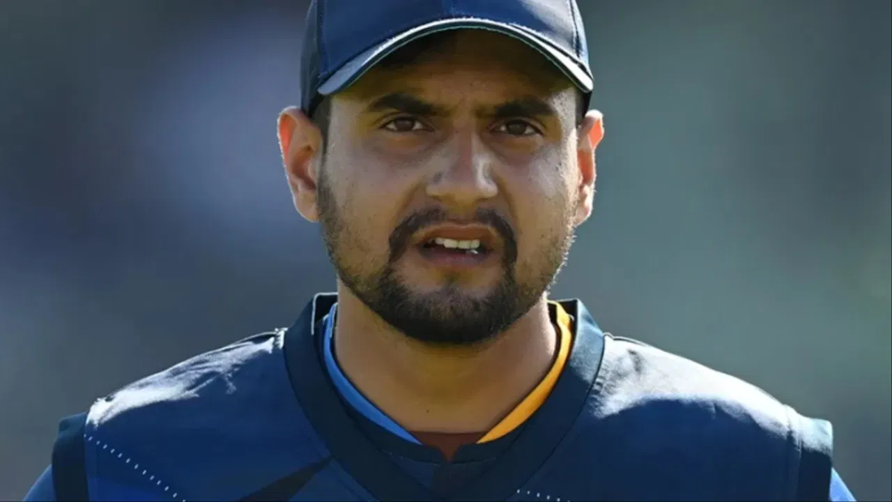 ग्रेटर मॅनचेस्टर पोलिसांनी दिलेल्या माहितीनुसार, सोमवारी त्यांच्याकडे हैदर अली विरोधात तक्रार आली. एका मुलीने त्याच्यावर बलात्काराचा आरोप केला आहे. त्यानंतर अटक करण्यात आली. ही घटना उघडकीस आल्यानंतर, पाकिस्तान क्रिकेट बोर्डाने (पीसीबी) हैदर अलीला सध्या निलंबित केलं आहे.