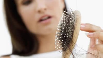 केस गळतीची समस्या दूर करण्यासाठी कांद्याचा योग्य वापर कसा करावा?