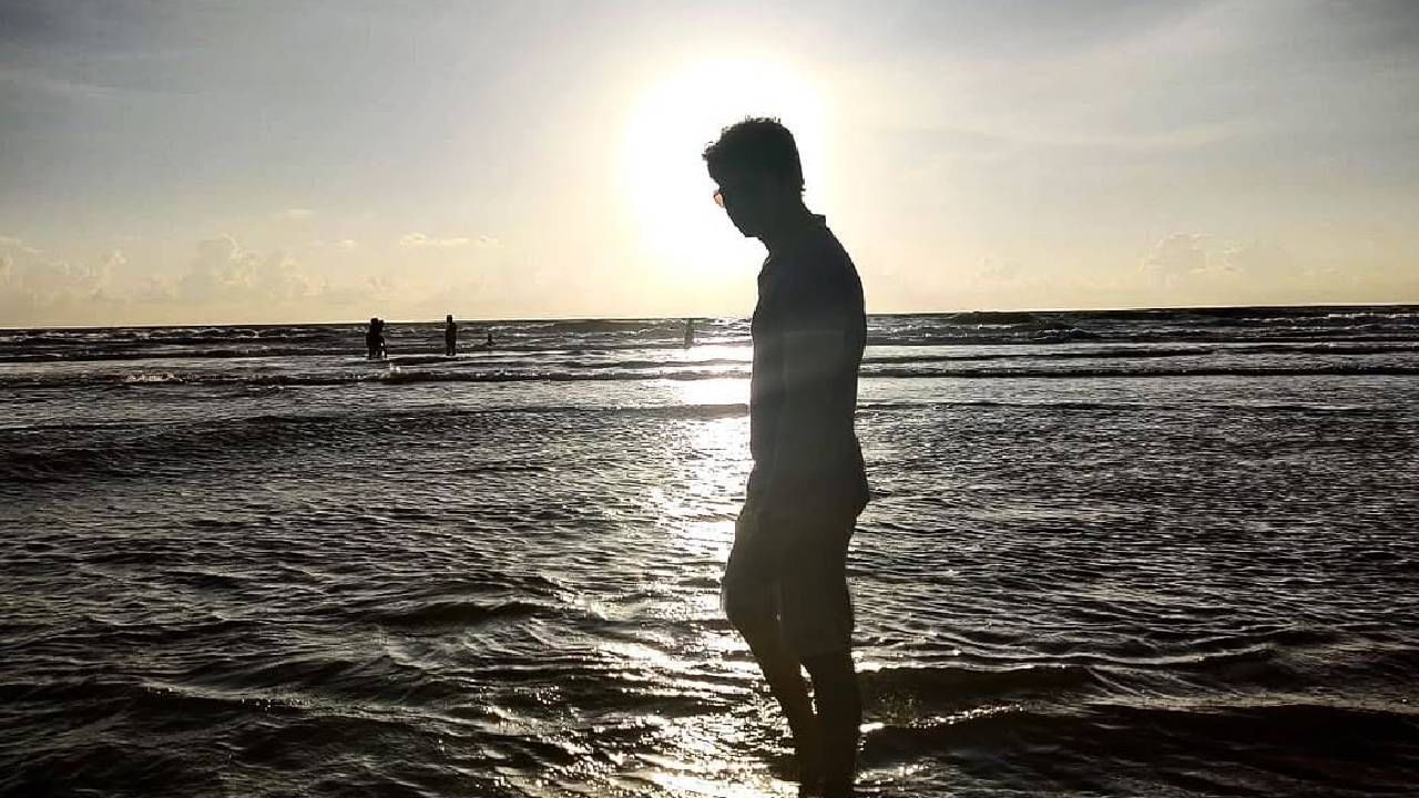 ऑनस्क्रीन आईवरच जडलं अभिनेत्याचं प्रेम; 5 वर्षांनंतर तुटलं नातं ऑनस्क्रीन आईवरच जडलं अभिनेत्याचं प्रेम; 5 वर्षांनंतर तुटलं नातं