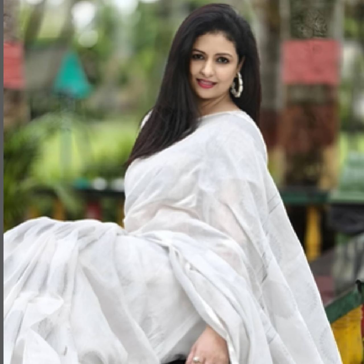 टीम इंडियाचा वेगवान गोलंदाज मोहम्मद शमीची पत्नी हसीन जहां सध्या आपल्या व्हिडिओमुळे चर्चेत आहे. यात तिच्या बोलण्याच्या शैलीमध्ये धमकी आहे. सोशल मीडियावर एक्टिव राहणाऱ्या हसीन जहांने धमकीच्या स्वरात रील्स बनवून इन्स्टाग्रामवर शेअर केलीय. 