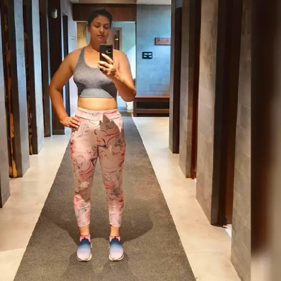 तिने व्हिडिओ बनवून पोस्ट करण्याचा इरादा जाहीर केलेला नाही. इशारा कोणाकडे आहे हे सुद्धा तिने सांगितलेलं नाही. पण मोहम्मद शमीचे फॅन्स भडकले आहेत. सर्वप्रथम हे जाणून घ्या की तिच्या लेटेस्ट व्हिडिओमध्ये काय-काय आहे?. 