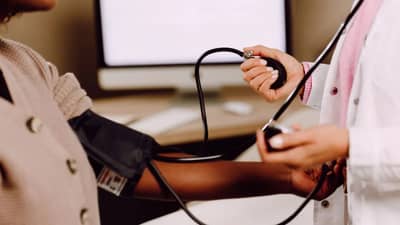 35 वर्षांनंतर महिलांनी या चाचण्या नक्की कराव्यात कारण...., पाहा संपूर्ण यादी