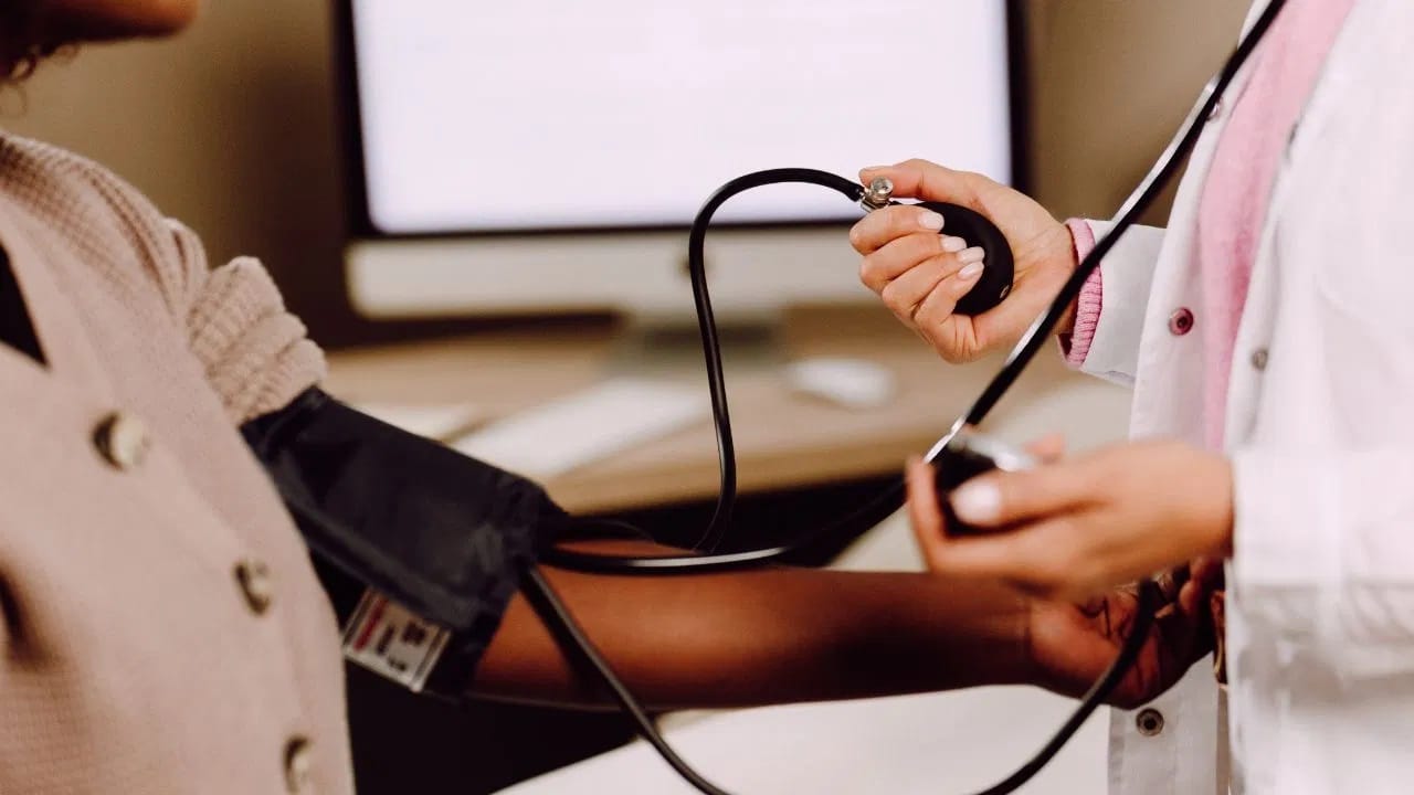 35 वर्षांनंतर महिलांनी या चाचण्या नक्की कराव्यात कारण...., पाहा संपूर्ण यादी 35 वर्षांनंतर महिलांनी या चाचण्या नक्की कराव्यात कारण...., पाहा संपूर्ण यादी