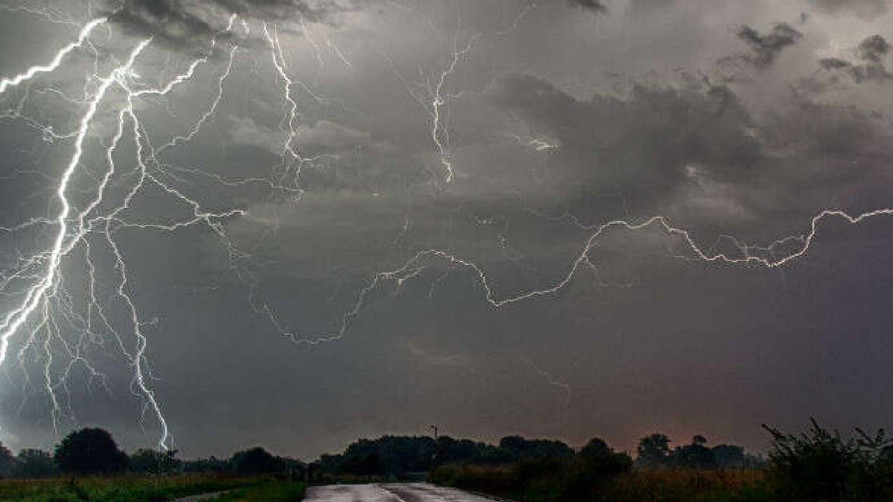 मोठं संकट! पुढील 3 तास धोक्याचे, प्रशासनाकडून नागरिकांना मोठे आवाहन, घराबाहेर पडणे टाळा मोठं संकट! पुढील 3 तास धोक्याचे, प्रशासनाकडून नागरिकांना मोठे आवाहन, घराबाहेर पडणे टाळा