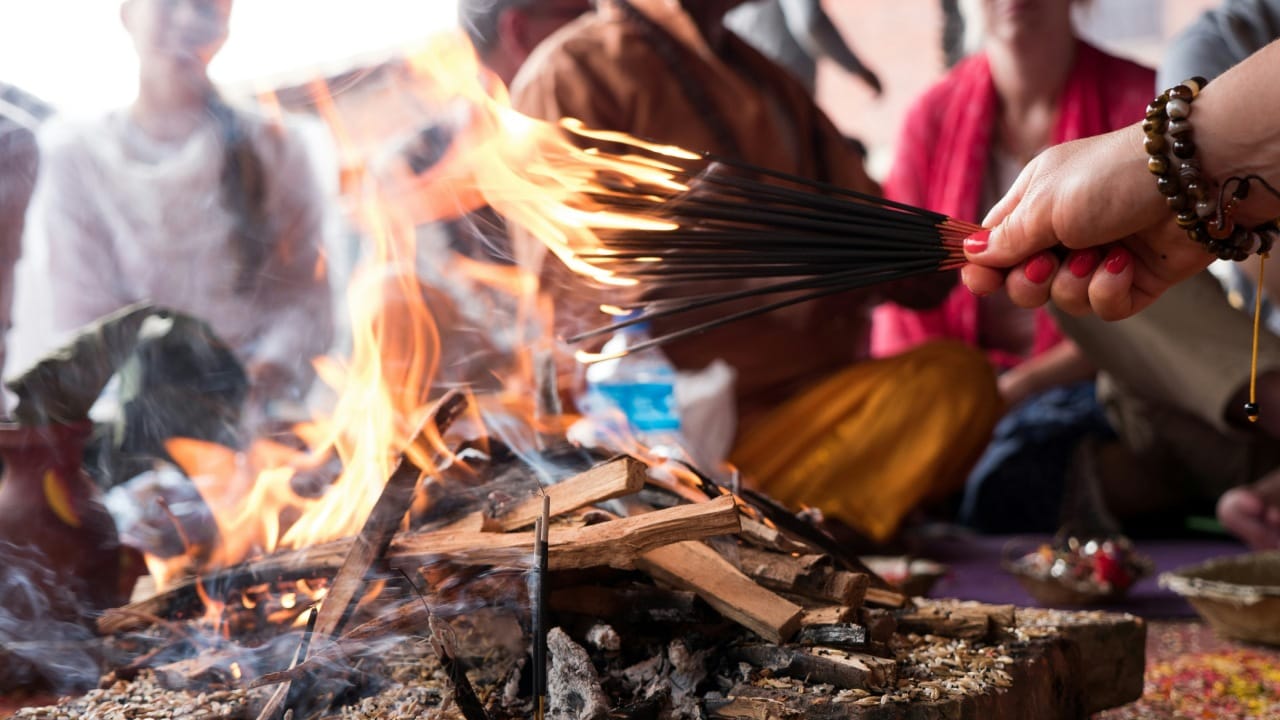 ( डिस्क्लेमर : वरील माहिती उपलब्ध स्रोतावरून देण्यात आलेली आहे. याच्या तथ्यांबद्दल आम्ही कुठलाही दावा करीत नाही, तसेच अंधश्रद्धेला दुजोरा देत नाही)