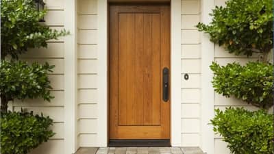 घराचा मुख्य दरवाजा आकर्षित असावा म्हणून करताय हे काम, तर जाणून घ्या काय होतील परिणाम