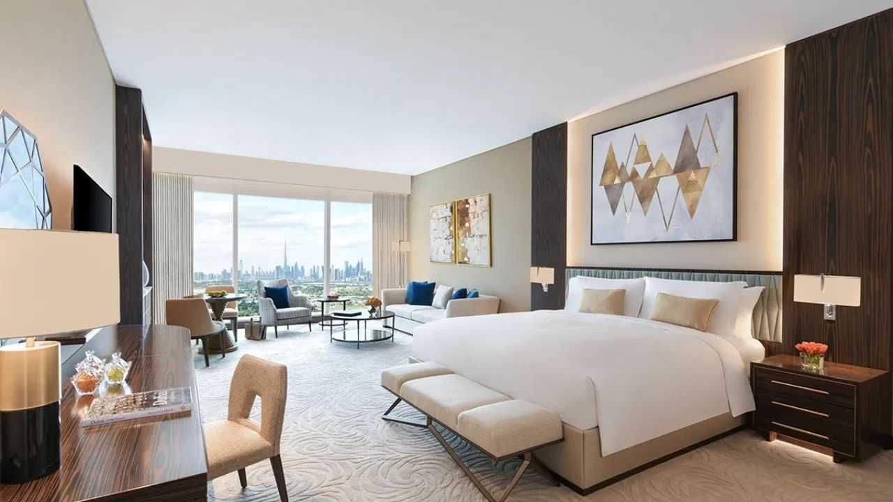 हॉटेल बुक करताना लक्षात ठेवण्याच्या गोष्टी: जोडप्यांना अनुकूल असलेल्या हॉटेल प्रकारात निवडा. मूळ ओळखपत्र बाळगा. बनावट ओळखपत्र दाखवू नका. तुमचे वर्तन व्यावसायिक ठेवा, मोठ्याने बोलू नका किंवा कोणालाही त्रास देऊ नका.