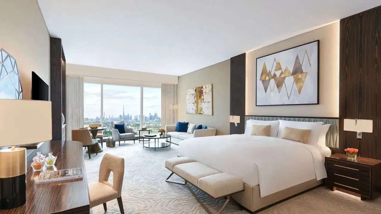 हे जोडपे 18 वर्षांपेक्षा जास्त वयाच्या असतील तर ते परस्पर संमतीने हॉटेलमध्ये राहू शकतात. भारतीय दंड संहितेच्या कोणत्याही कलमानुसार हा गुन्हा मानला जात नाही.