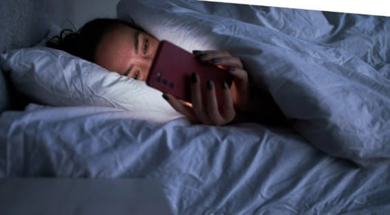 नात्यात सर्वात महत्त्वाची बाब म्हणजे एकमेकांनी एकमेकांसाठी केलेल्या कामाचा कधीच हिशोब ठेवू नये. तसेच हा हिशोब आलपल्या जोडीदाराला कधीच बोलून दाखवू नये. तसे केल्यास जोडीदाराला वाईट वाटू शकते आणि भविष्यात तुमच्या नात्याता मिठाचा खडा पडू शकतो. 