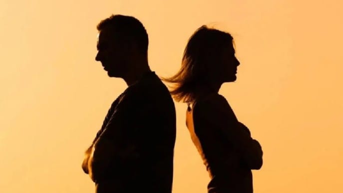 जोडीदारापुढे कधीच करू नका या 3 गोष्टींचा उल्लेख, अन्यथा होऊ शकतो घटस्फोट!