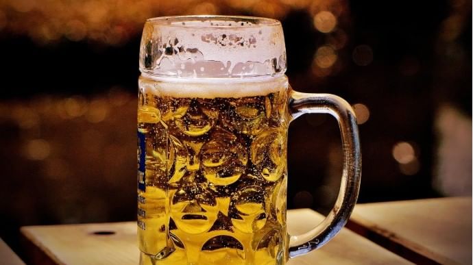 पण भारताच्या इतरही काही सिंगल मॉल्ट्सने विदेशात आपला झेंडा फडकवला आहे. या व्हिस्कींना जगभरात अनेक अवॉर्ड्स मिळालेले आहेत. या व्हिस्की नेमक्या कोणत्या आहेत, ते जाणून घेऊ या... 