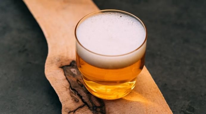 देवान्स ज्ञानचंद आडम्बरा ही  व्हिस्की जगभरात प्रसिद्ध आहे. या व्हिस्कीला लास वेगाच्या IWC मध्ये बेस्ट इंडियन सिंगल मॉल्ट तसेच बेस्ट इंडियन व्हिस्की हा पुरस्कार मिळालेला आहे. तर मॅनसास या व्हिस्कीला व्हिस्की ऑफ द इयर हा पुरस्कार मिळालेला आहे. 