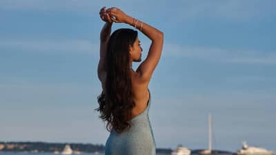 तुरुंगात बसल्या बसल्या 25 कोटींचं दान; प्रसिद्ध अभिनेत्रीला आरोपीकडून लव्ह-लेटर