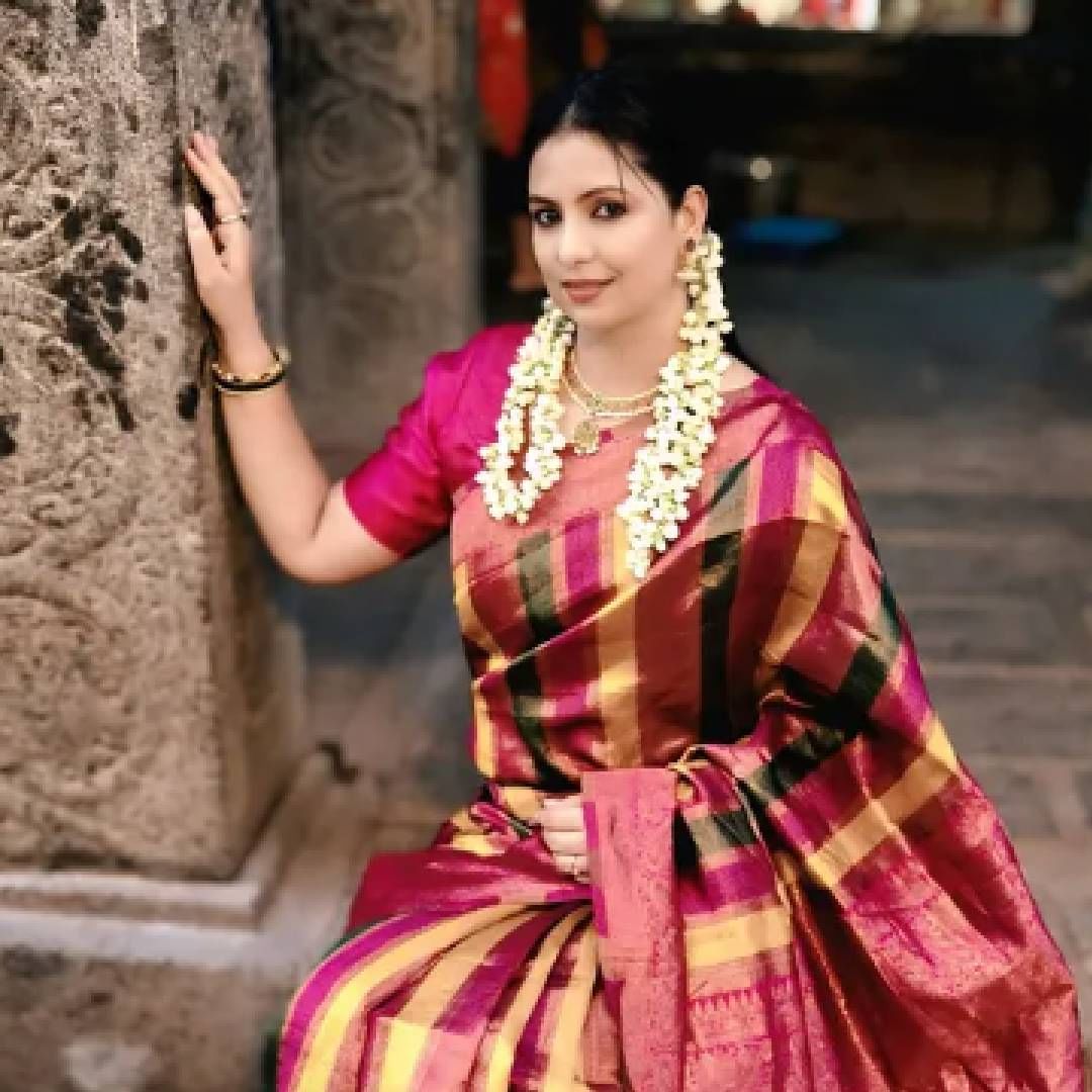 एकाने व्हिडिओ पोस्टवर कमेंट करताना लिहिलय की, तुम्ही तुमच्याच घरात आग लावलीय. कोणी म्हटलय शमीच्या आयुष्याला आग लावली. एकाने हसीना जहांला आंटी जी म्हणत लिहिलय की, तुम्ही मुलगी नाही आहात. तुम्ही शमीच्या 4 लाखांवर जगताय अशा कमेंट केल्या आहेत. 