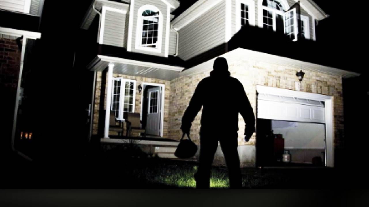 माजी आमदारांच्या बंगल्यात चोरट्यांचा डल्ला; 34 लाखांचा ऐवज घेऊन भूर्र, पोलिसांनाच थेट आव्हान, जळगावमध्ये खळबळ