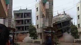 जेजुरीत अक्रित घडलं, अचानक 5 मजली इमारत झुकली अन् पत्त्यासारखी कोसळली!.