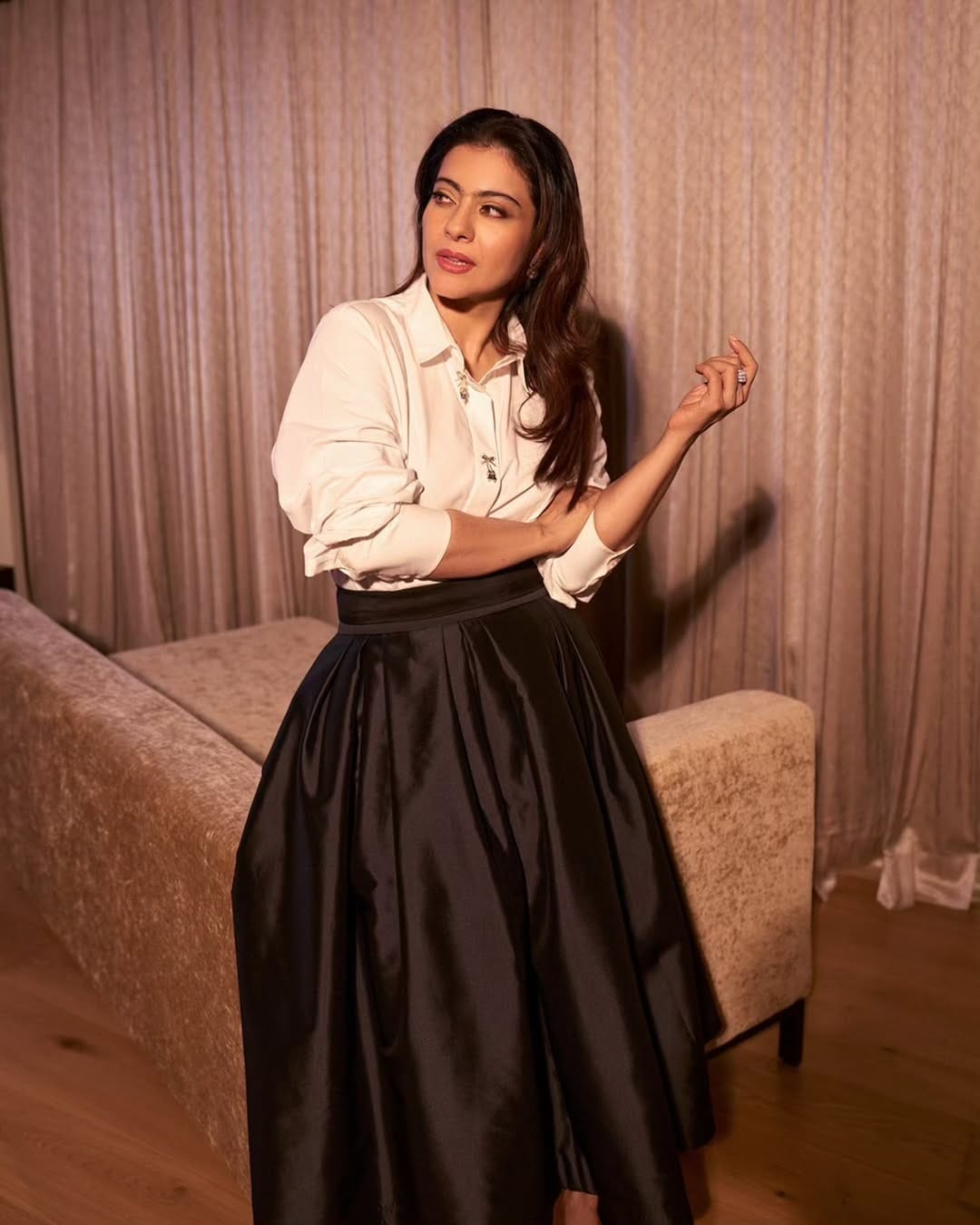 अभिनेत्री काजोल हिला आज कोणत्याच ओळखीची गरज नाही. अभिनेत्रीने अनेक सिनेमांमध्ये दमदार भूमिका साकारत चाहत्यांचं मनोरंजन केलं. 