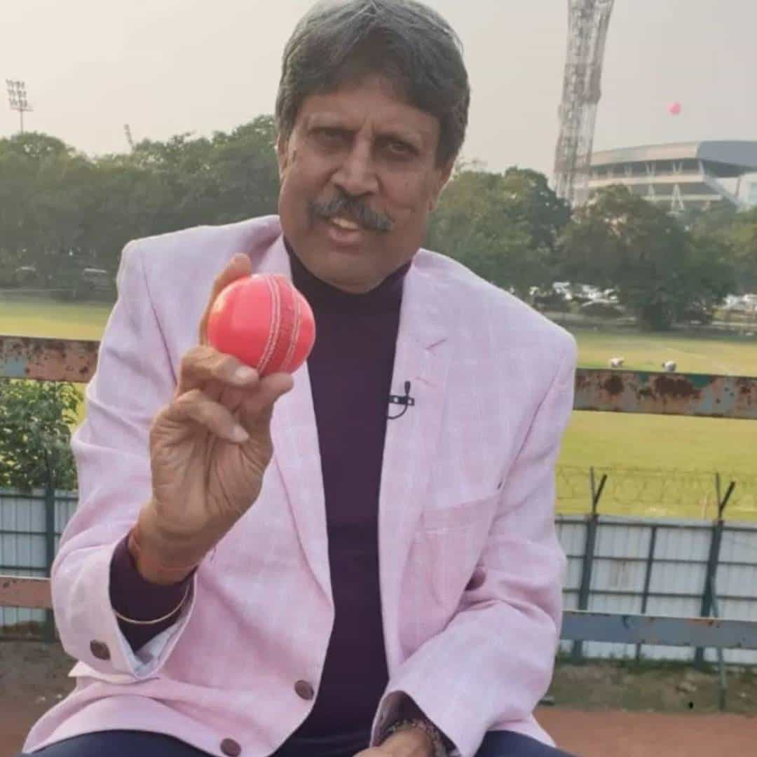 भारतीय क्रिकेटर्स आणि चित्रपट अभिनेत्रींच नाव नेहमी जोडलं जातं. यात अनुष्का-विराट, गीता-हरभजन, युवराज-हेजलसह अनेक नावं आहेत. असेही अनेक क्रिकेटर्स आहेत, ज्याचं फिल्म स्टार्ससोबत नाव जोडलं गेलं. नात्याची चर्चा झाली. पण ब्रेकअप झालं. आम्ही कपिल देवबद्दल बोलतोय. एका अभिनेत्रीसोबत त्यांचं नाव जोडलं गेलं. पण दोघांच लग्न झालं नाही.